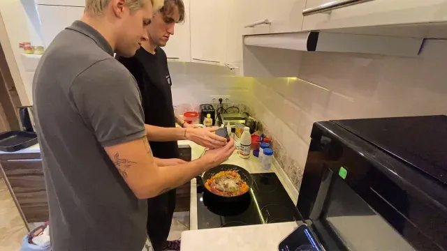 БРАМО И МАФАНЯ ГОТОВЯТ ЛАЗАНЬЮ