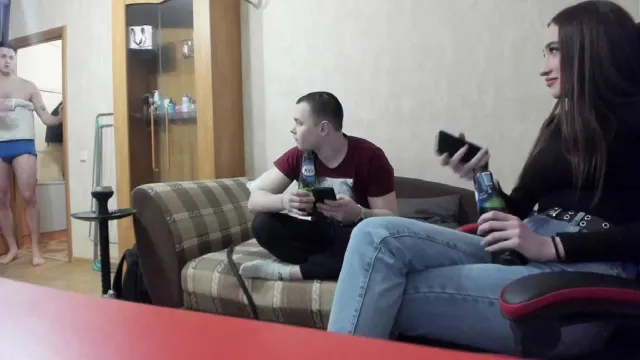 ИРЛ ПРАНК / ПАРЕНЬ ПРИЕХАЛ ЗНАКОМИТЬСЯ С ДЕВУШКОЙ, НО ВСЁ ВЫКУПИЛ