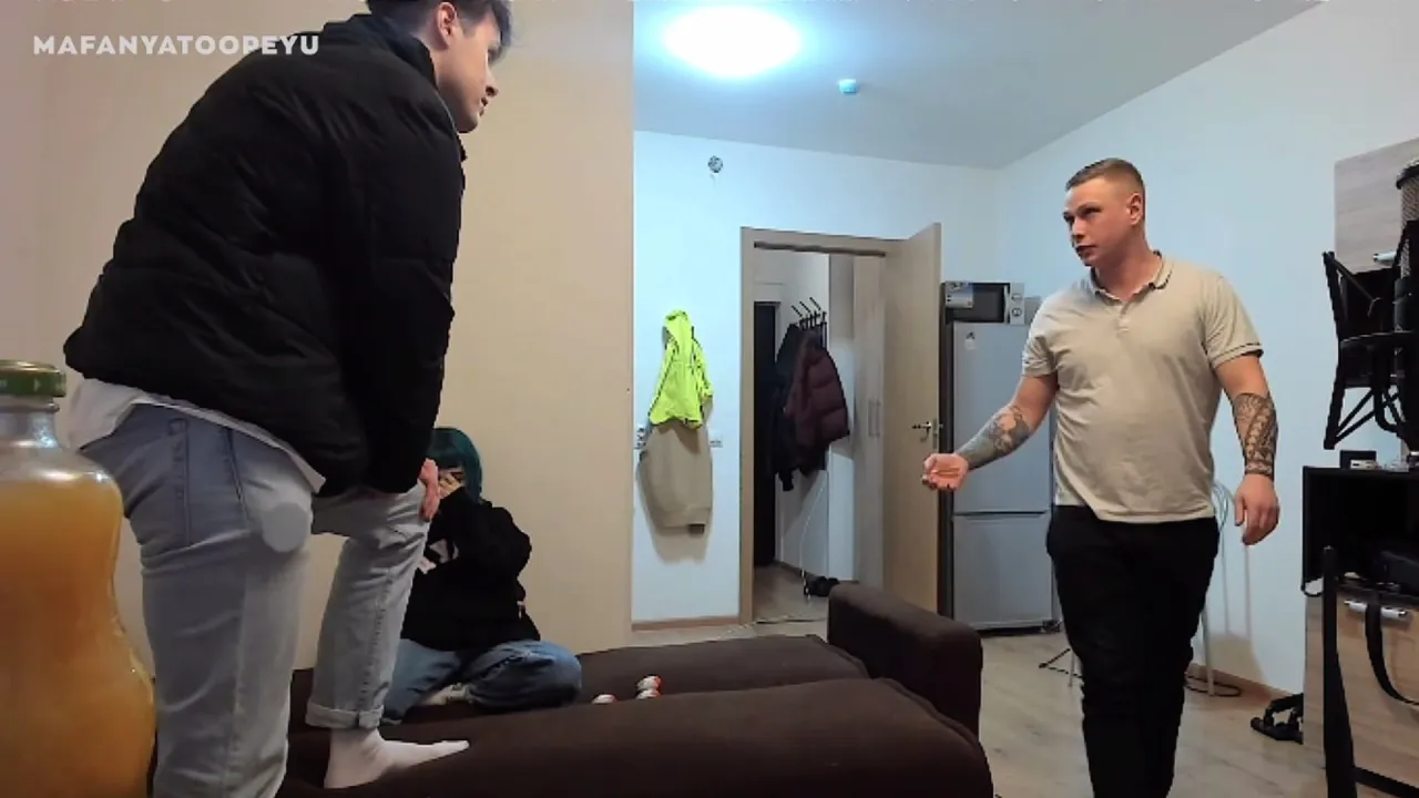 ИРЛ ПРАНК / АГРЕССИВНЫЙ ПАРЕНЬ ПРИЕХАЛ К БЫВШЕЙ