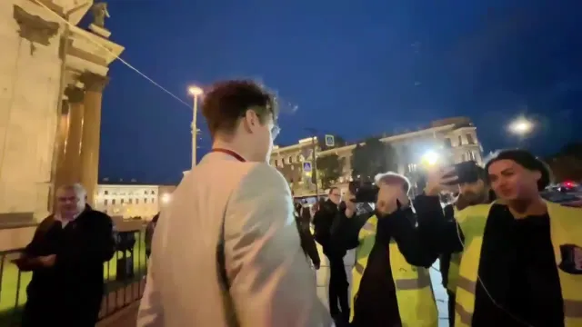 МАФАНЯ БЕРЁТ ИНТЕРВЬЮ У ГРАЖДАН СПБ (feat. Зеля, Брамо и Бугор)